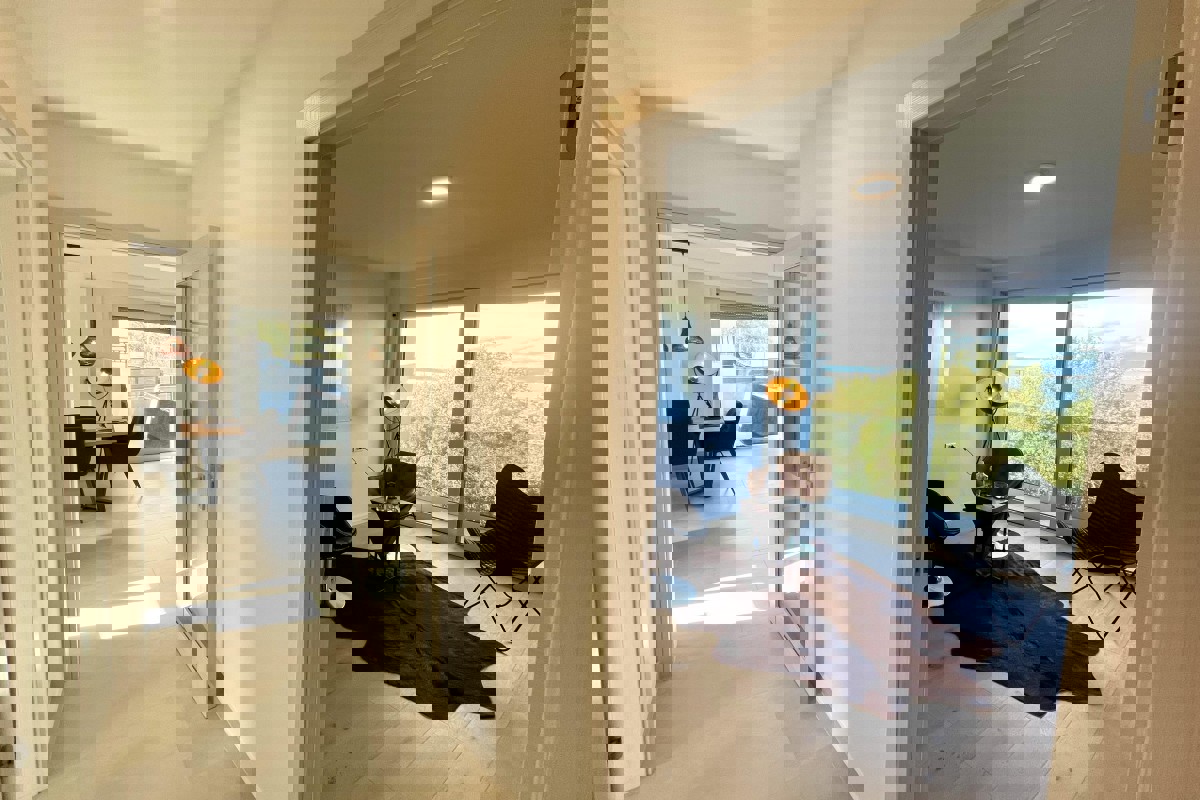 Moderno appartamento con vista mare