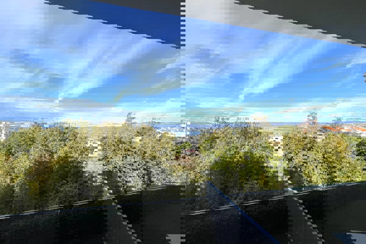 Moderno appartamento con vista mare