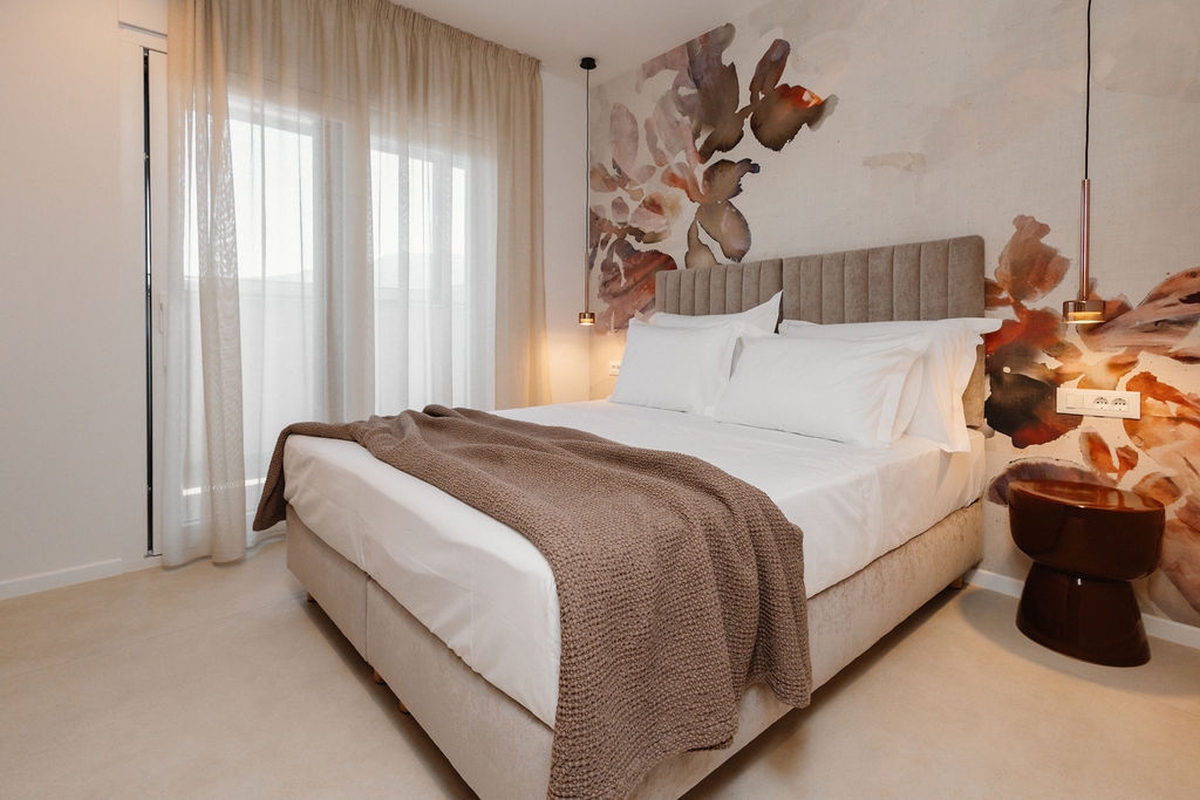 Lussuoso attico con tre camere da letto, ampio terrazzo e comfort