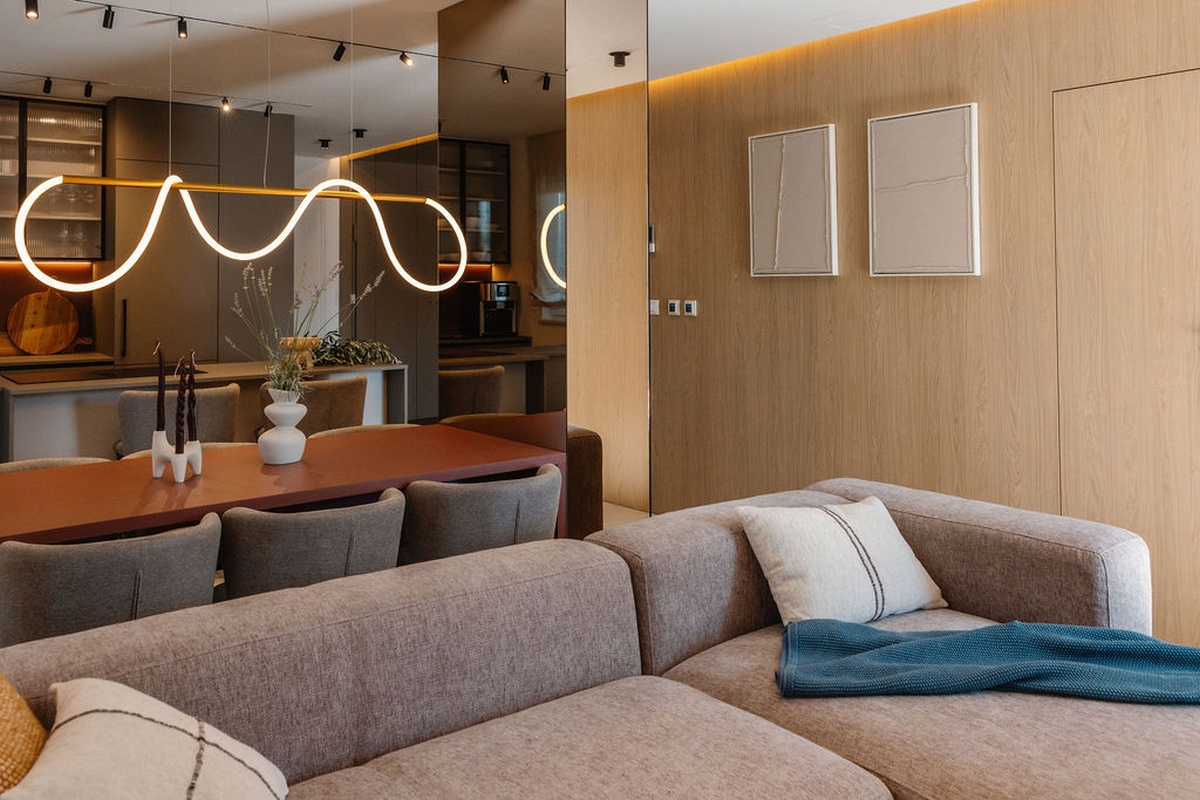 Lussuoso attico con tre camere da letto, ampio terrazzo e comfort