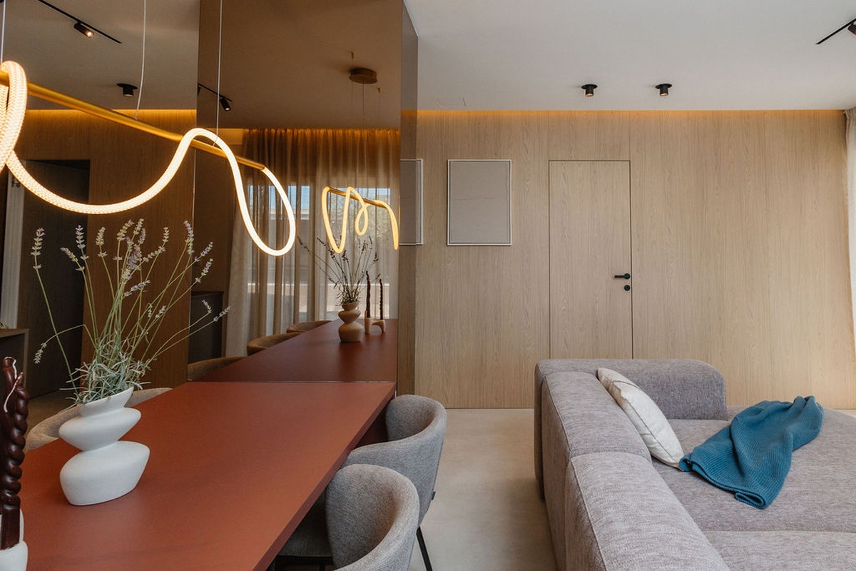 Lussuoso attico con tre camere da letto, ampio terrazzo e comfort