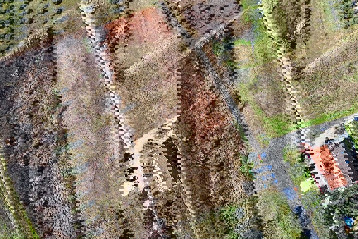 Terreno edificabile con vista mare e infrastrutture complete