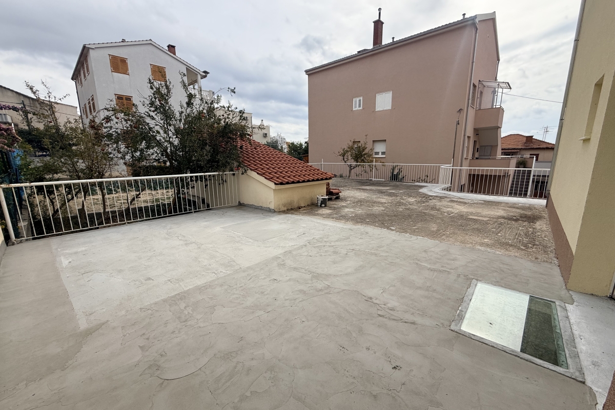 Appartamento ristrutturato con ampia terrazza privata