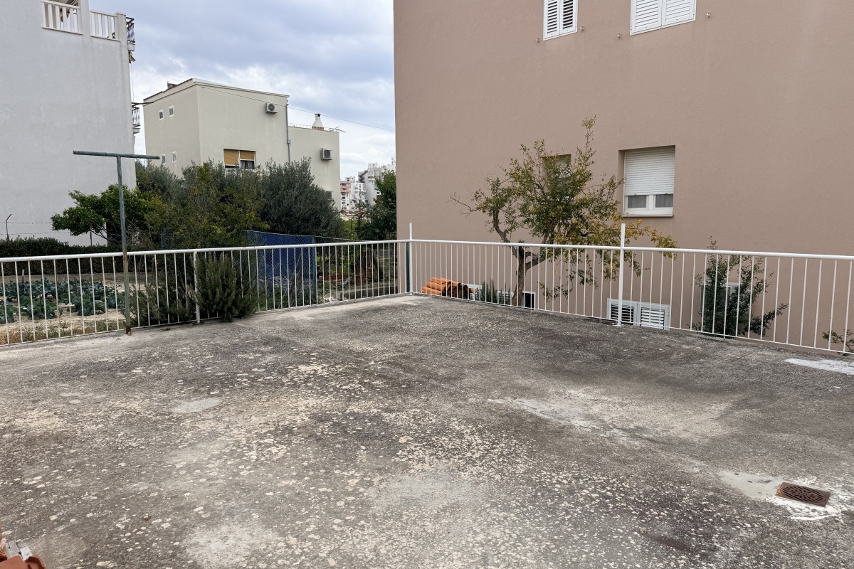 Appartamento ristrutturato con ampia terrazza privata