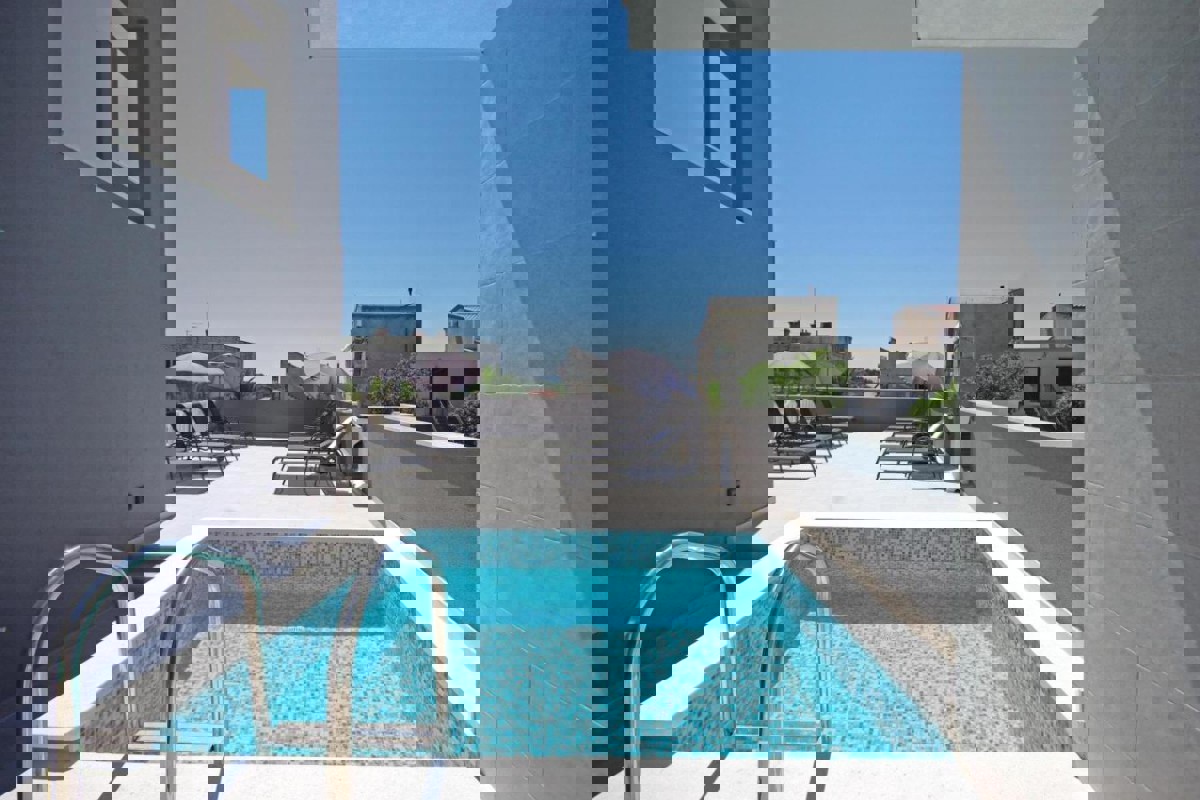 Appartamento con tre camere da letto in centro