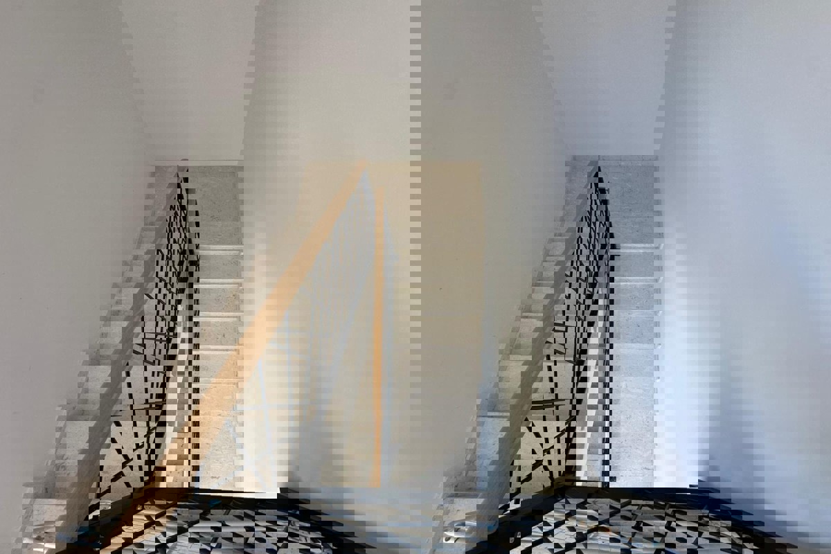 Moderno appartamento con due camere da letto in un edificio di nuova costruzione