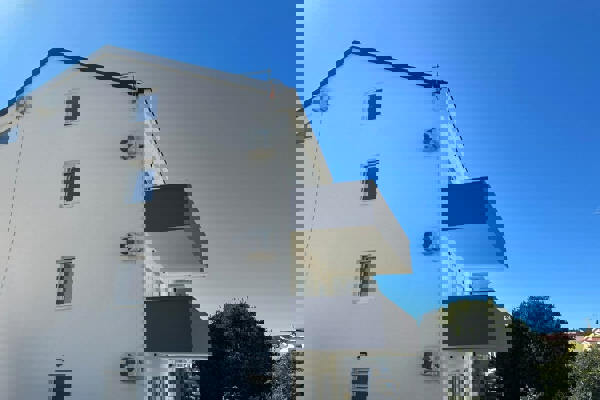 Moderno appartamento con due camere da letto in un edificio di nuova costruzione