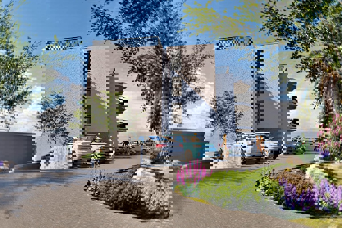 Moderno attico con due camere da letto e vista mare