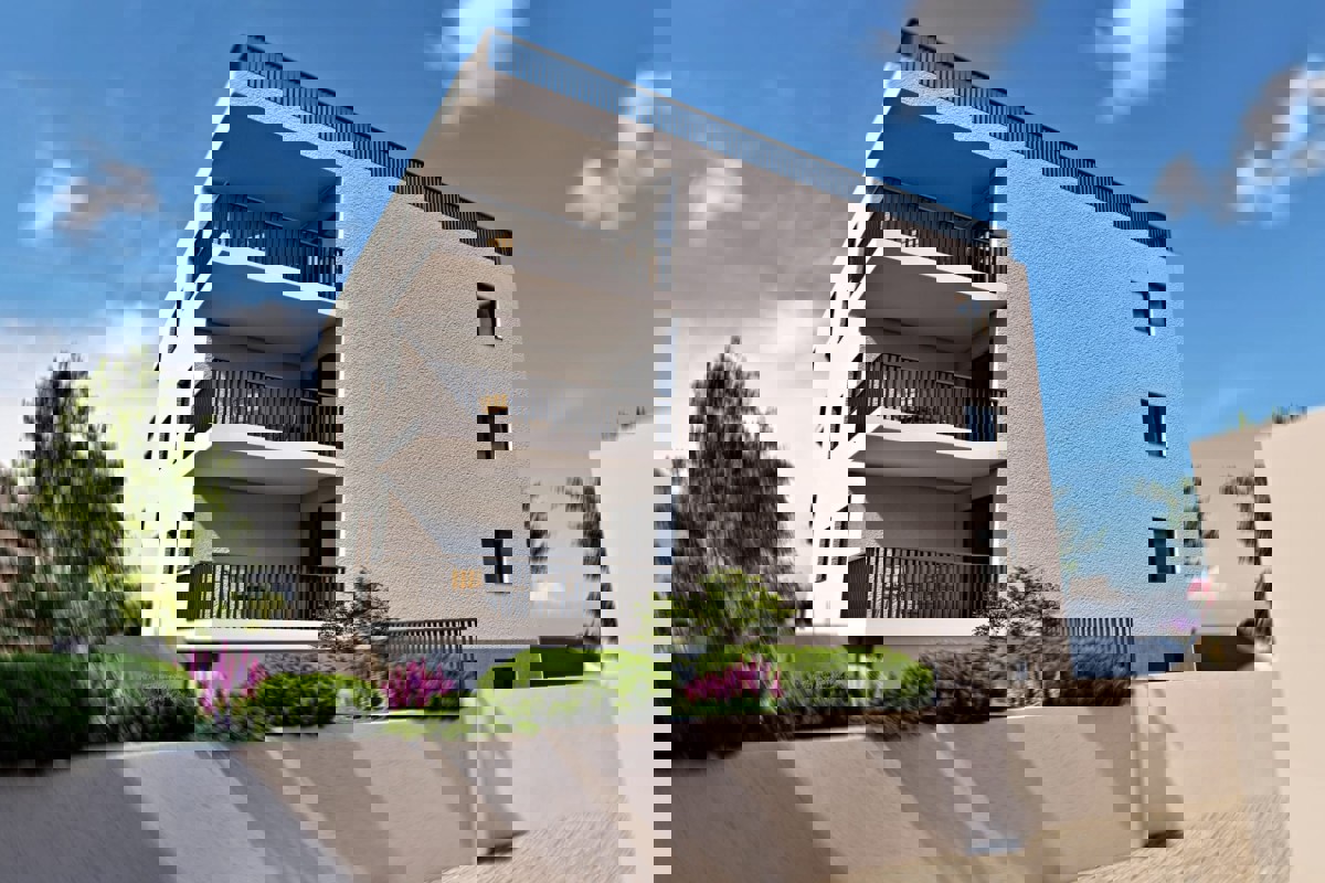 Moderno attico con due camere da letto e vista mare