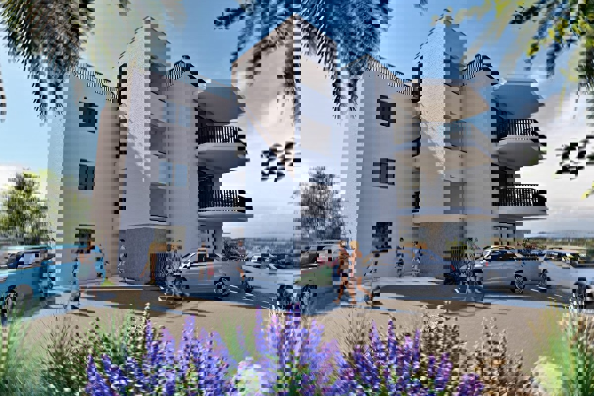 Moderno attico con due camere da letto e vista mare