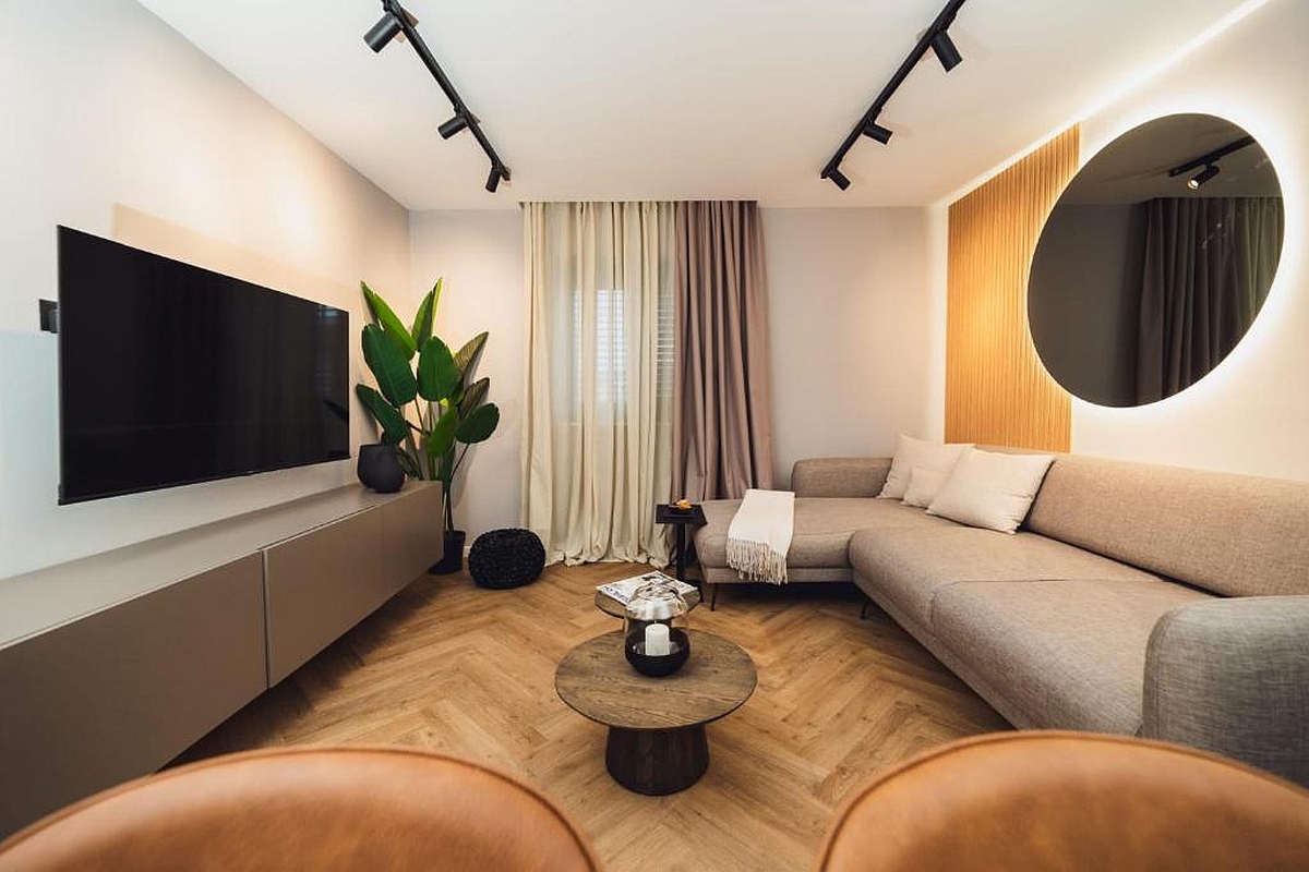 Villa con due appartamenti e piscina