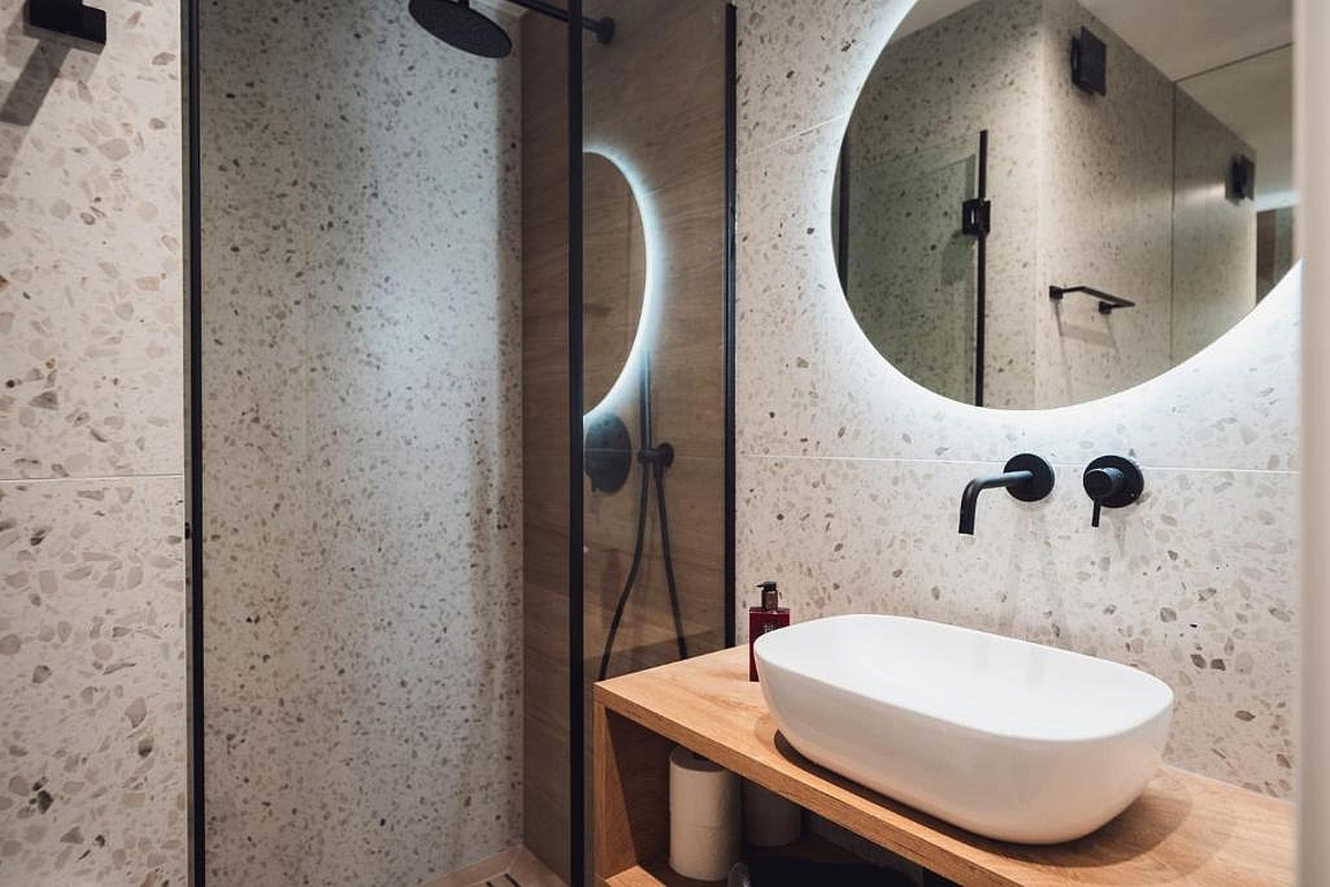 Villa con due appartamenti e piscina