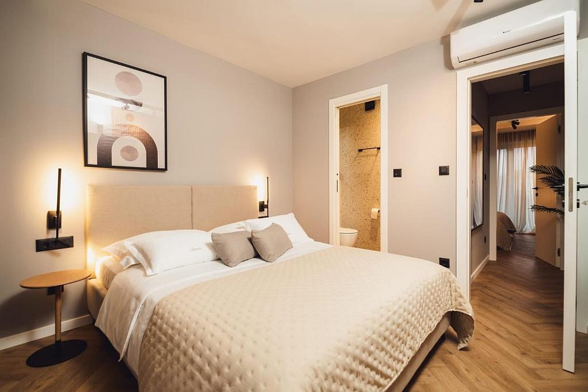 Villa con due appartamenti e piscina