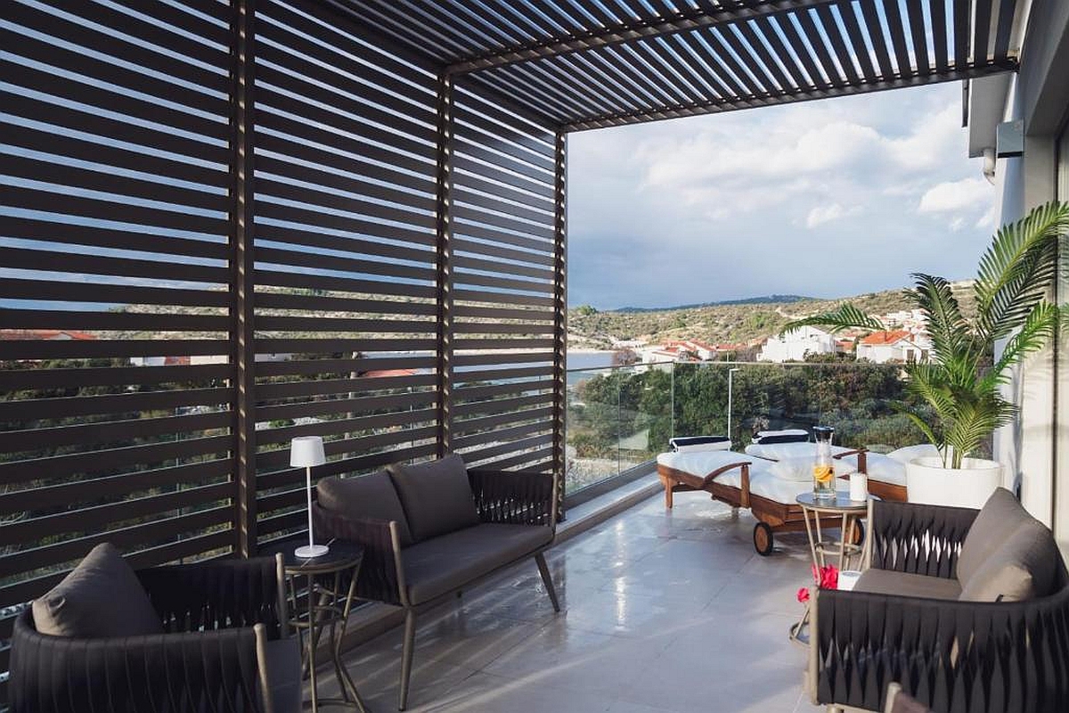 Villa con due appartamenti e piscina