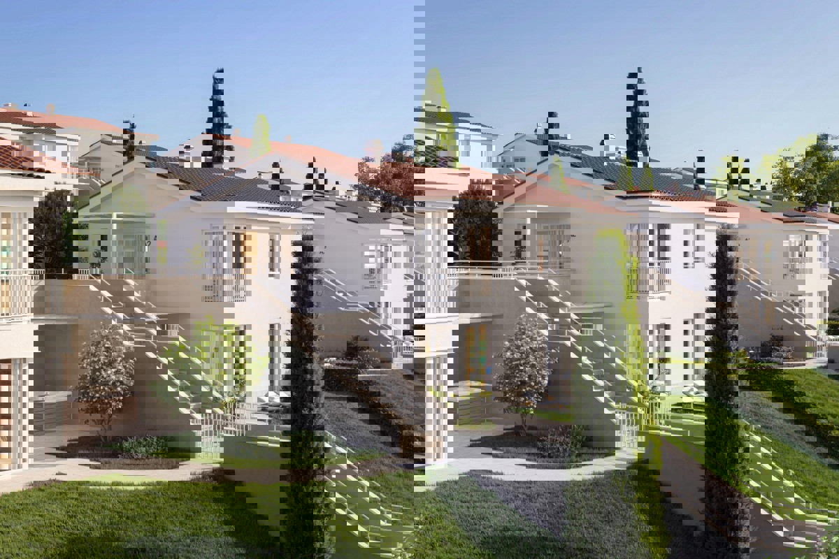 Appartamento con due camere da letto al secondo piano in prima fila sul mare