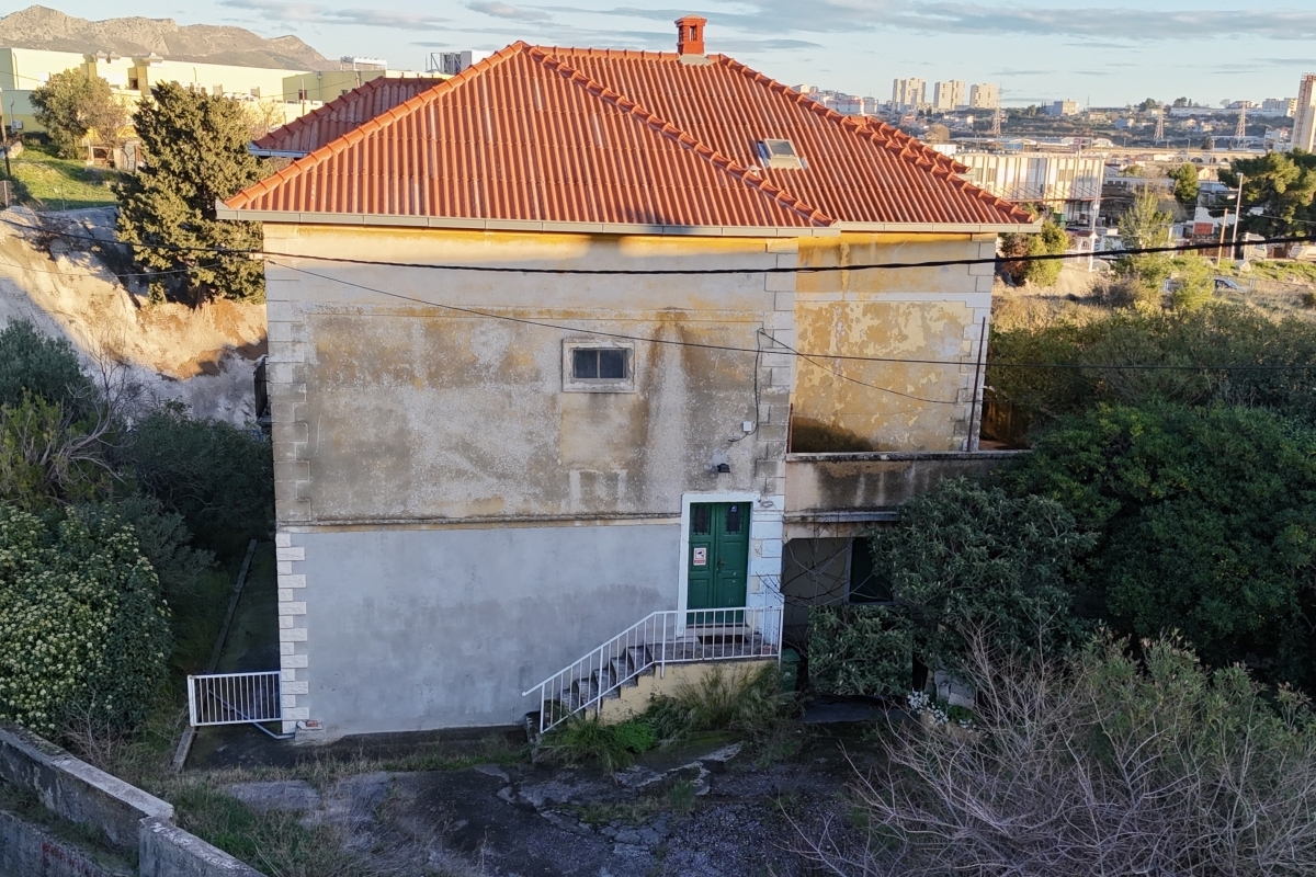 Proprietà unica in una posizione molto frequentata