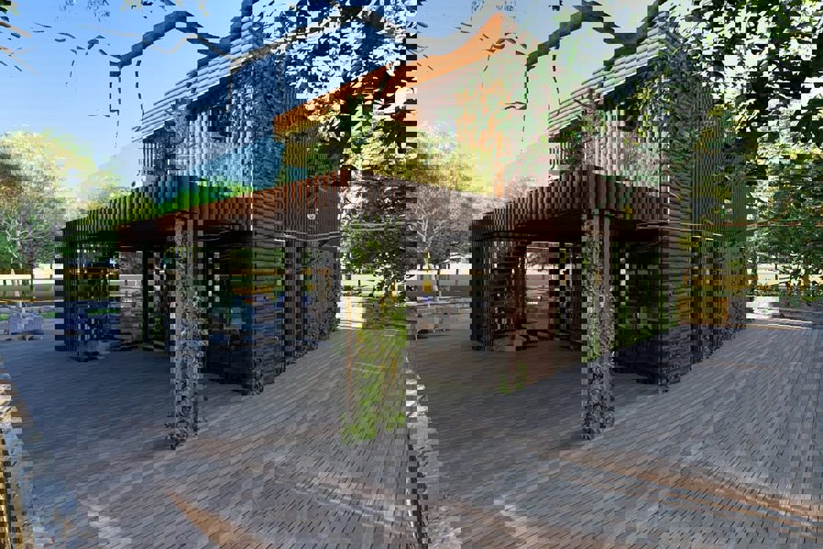 Terreno con permesso di costruire e vista mare