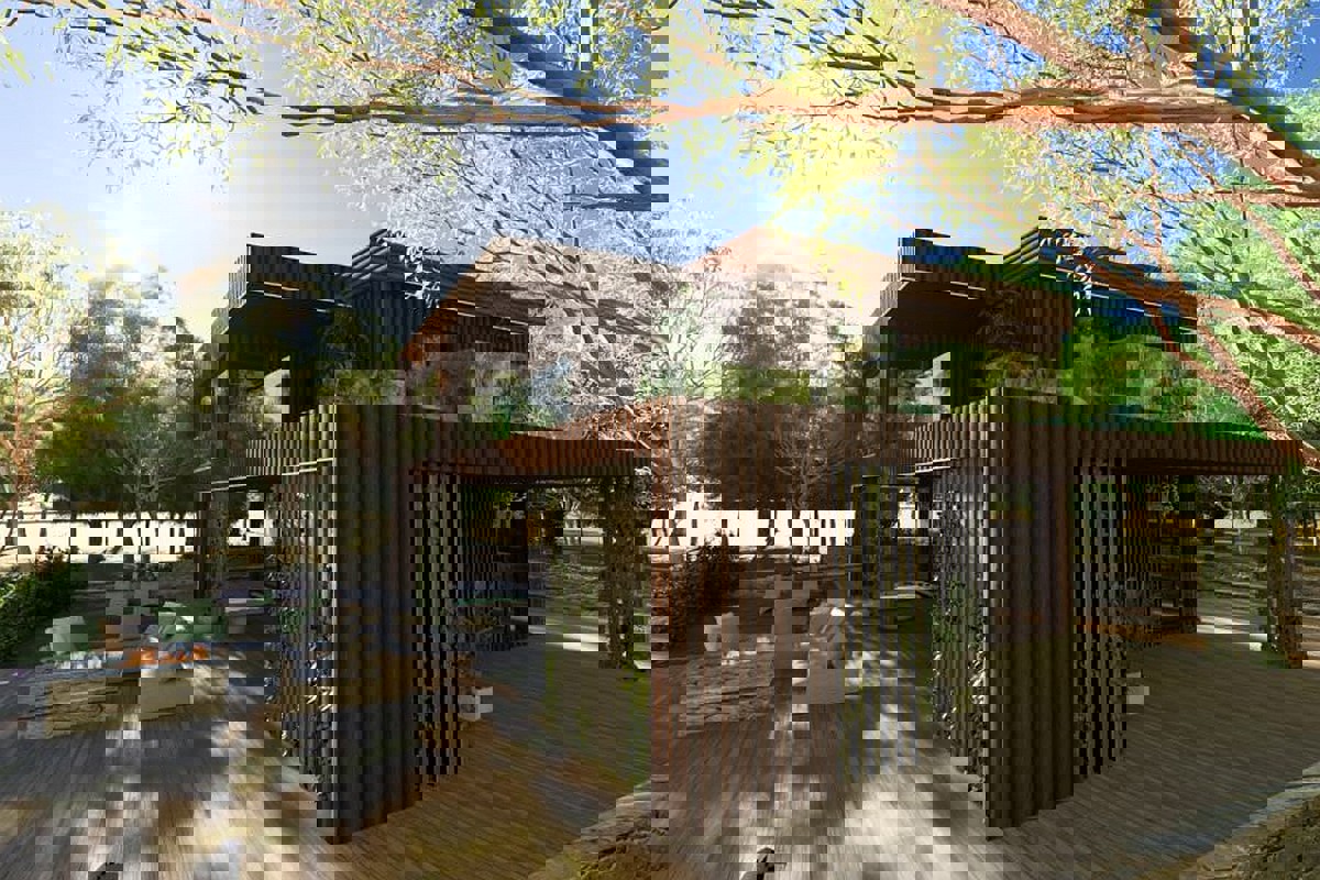 Terreno con permesso di costruire e vista mare