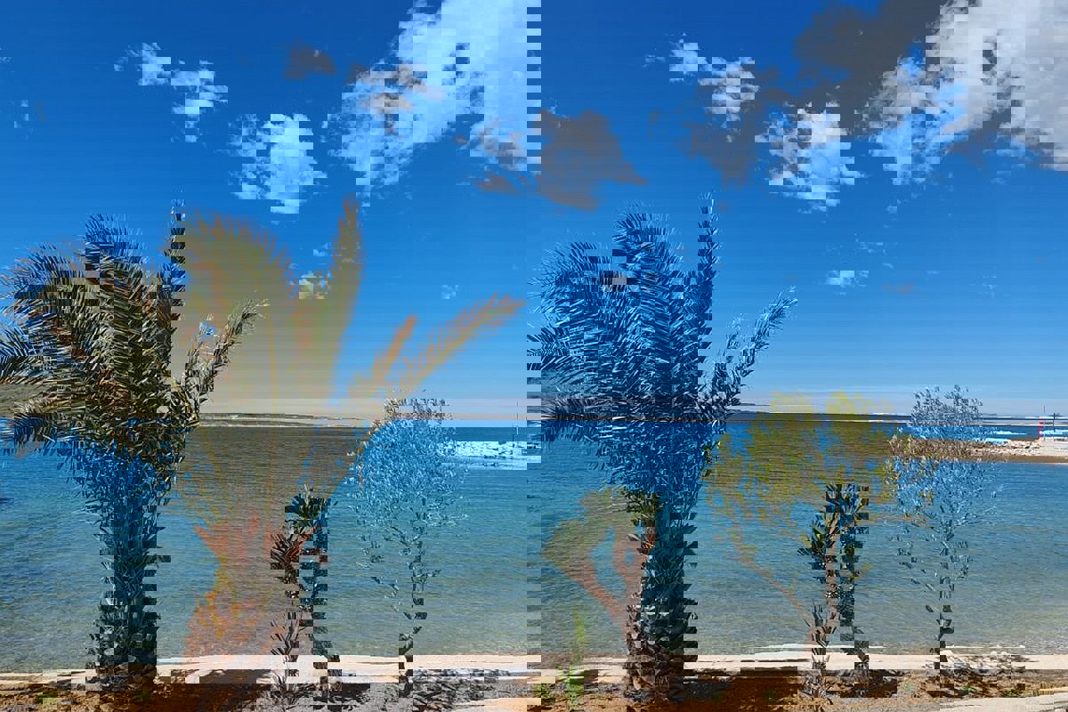 Terreno con permesso di costruire e vista mare