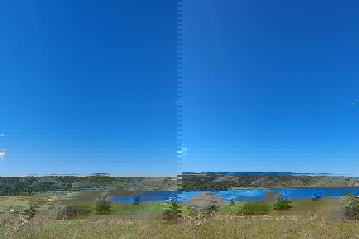 Terreno con permesso di costruire e vista mare