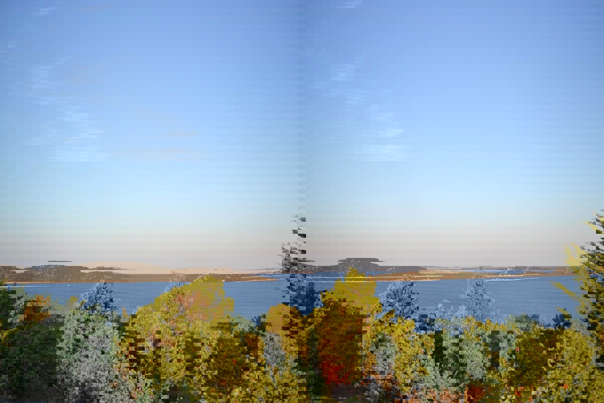 Immobile in prima fila sul mare