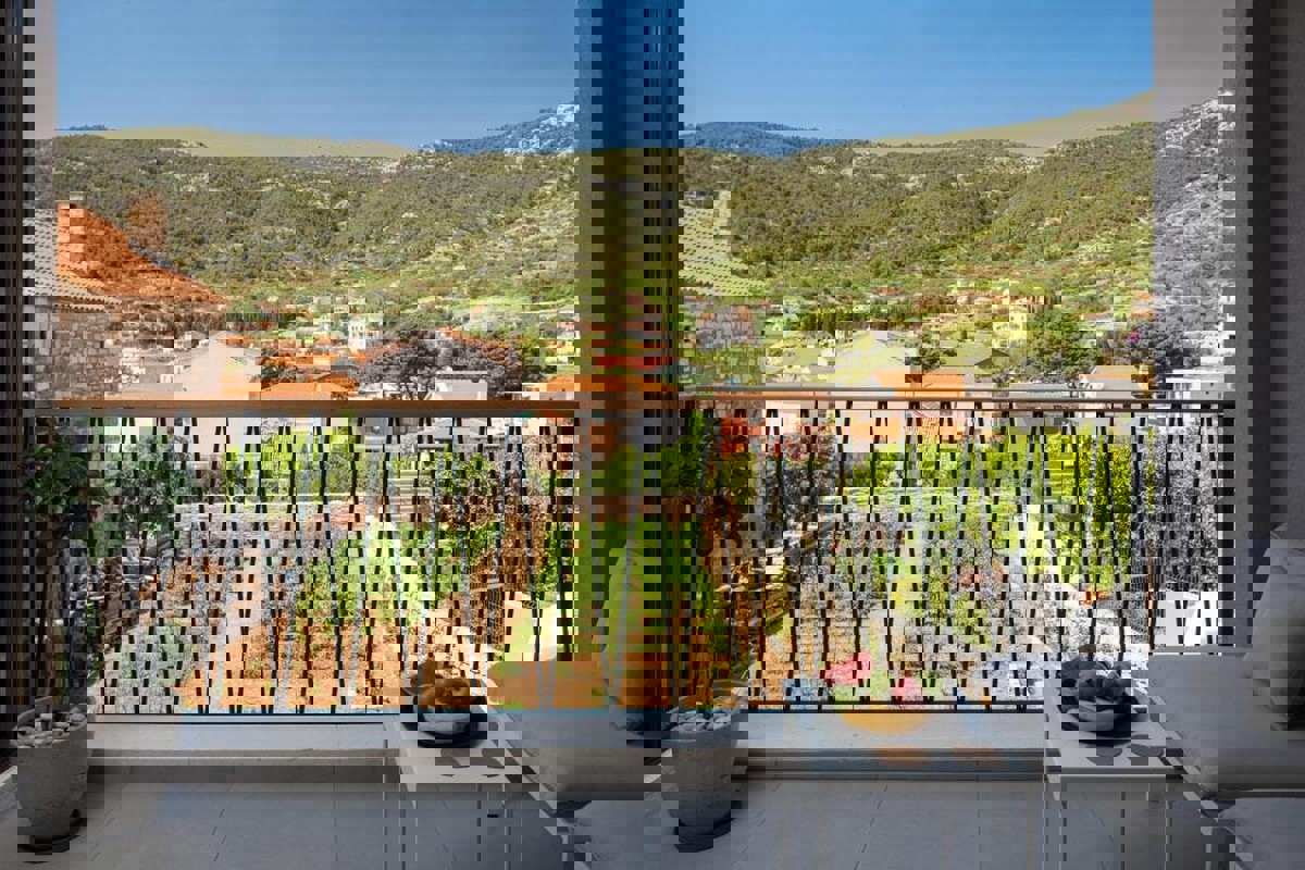 Moderno appartamento con una camera da letto a Komiža