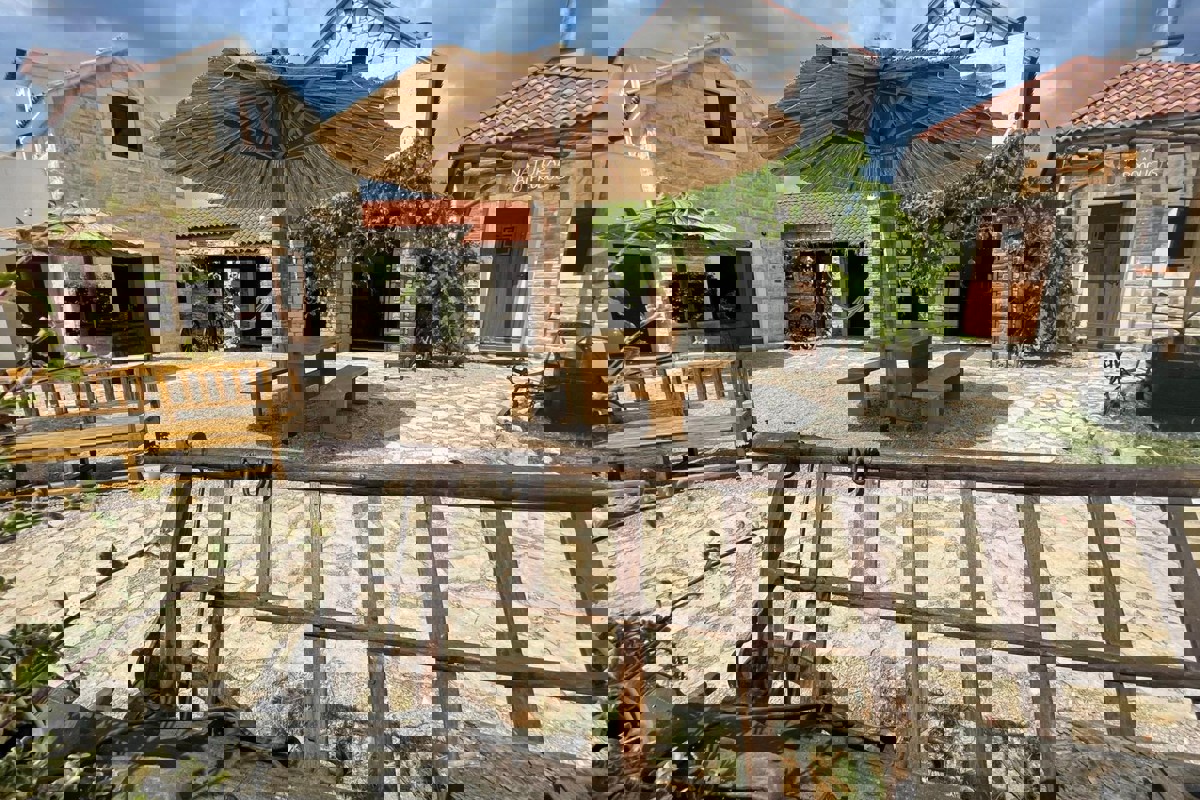 Un complesso turistico unico in una posizione prestigiosa sul mare