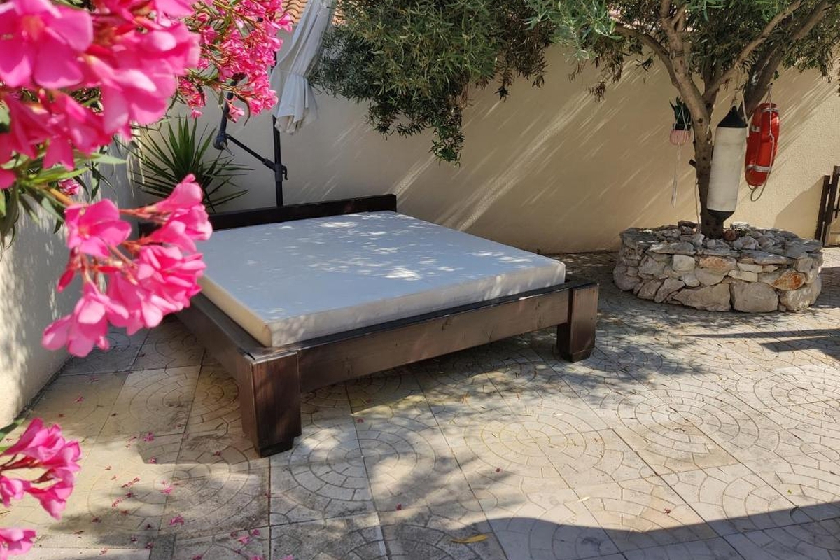 Appartamento moderno con vista mare e piscina