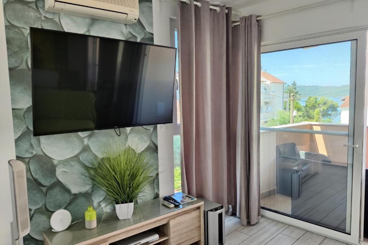 Appartamento moderno con vista mare e piscina