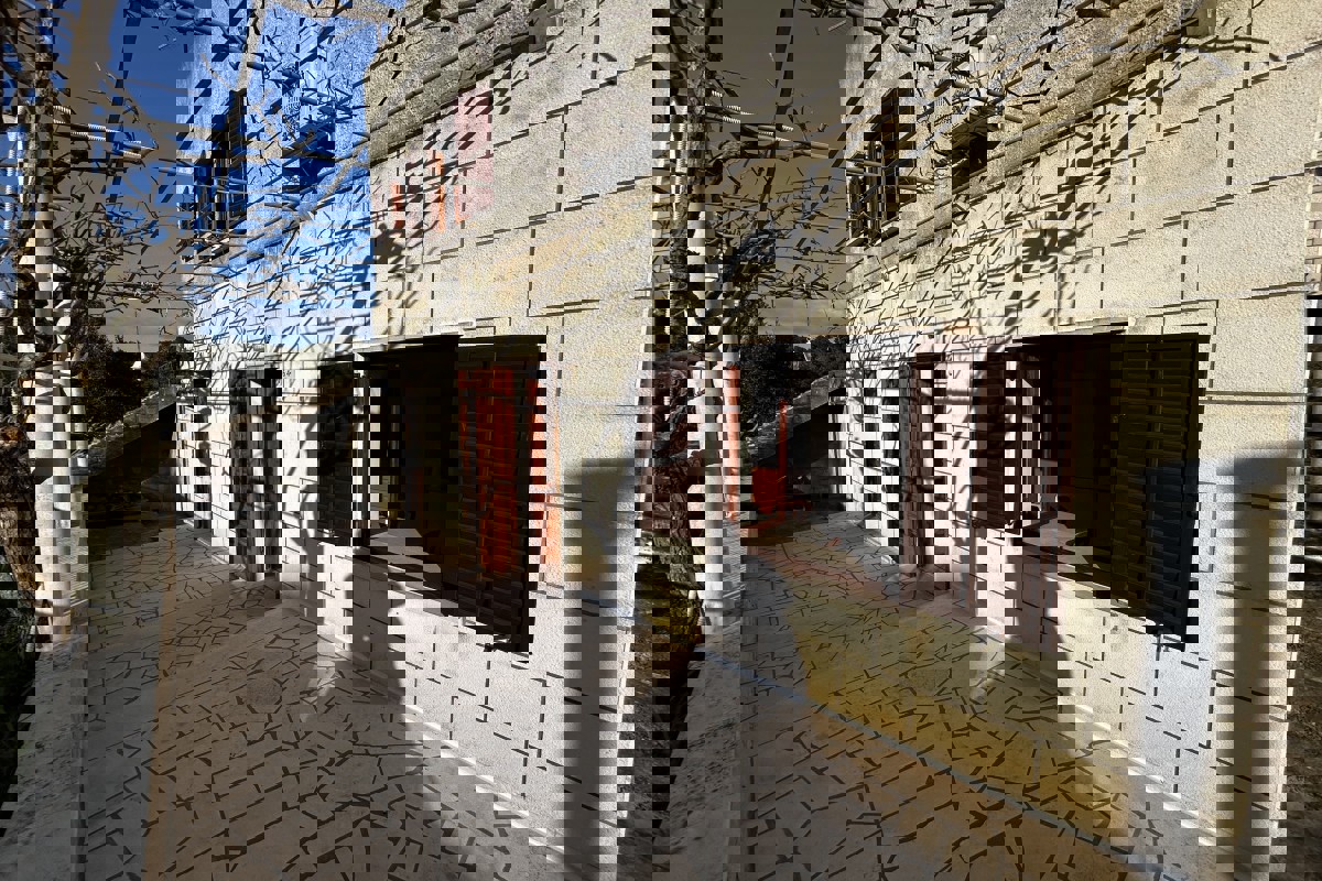 Casa bifamiliare con vista mare