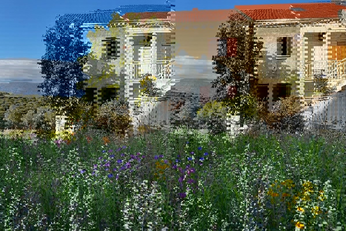 Casa bifamiliare con vista mare