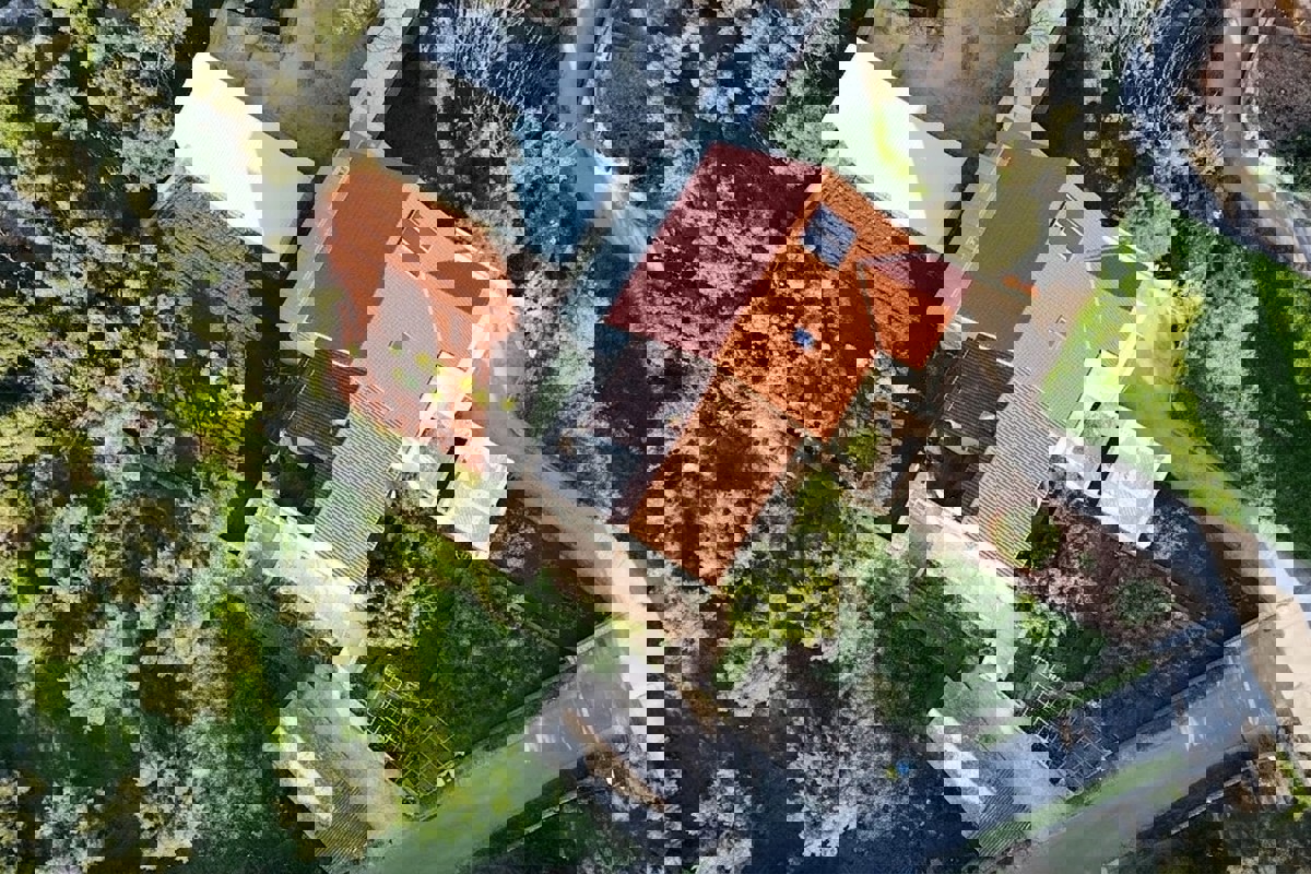 Casa bifamiliare con vista mare