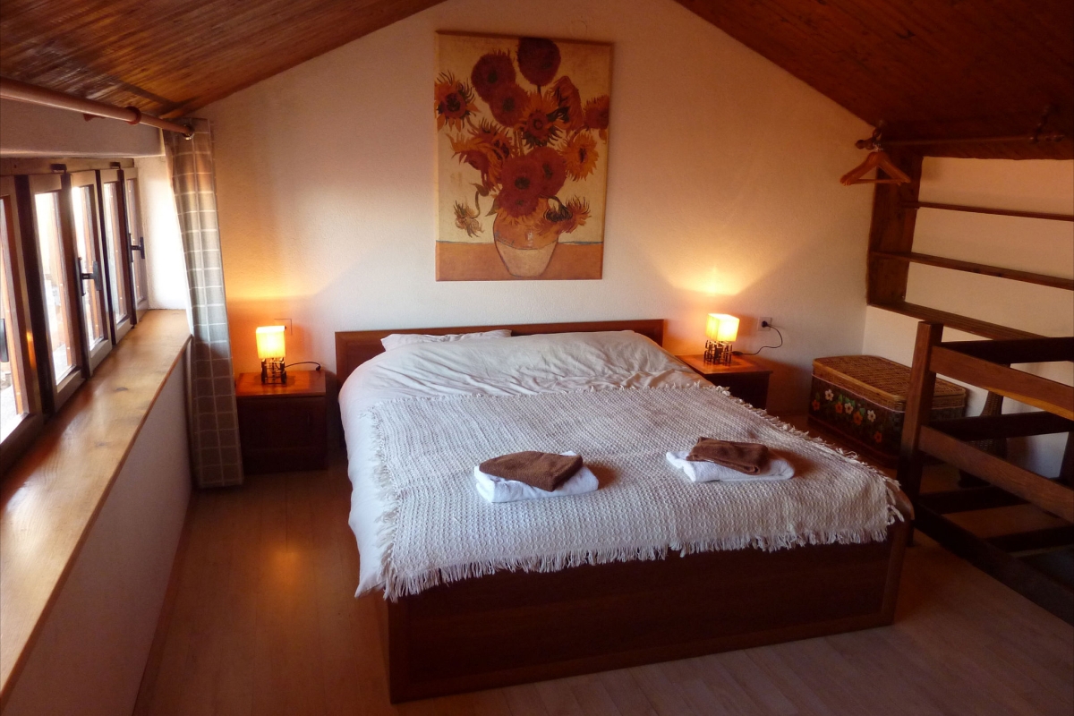 Casa in pietra ristrutturata in prima fila dal mare