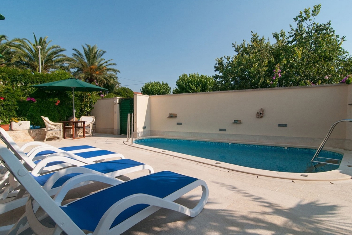 Casa con vista mare e piscina