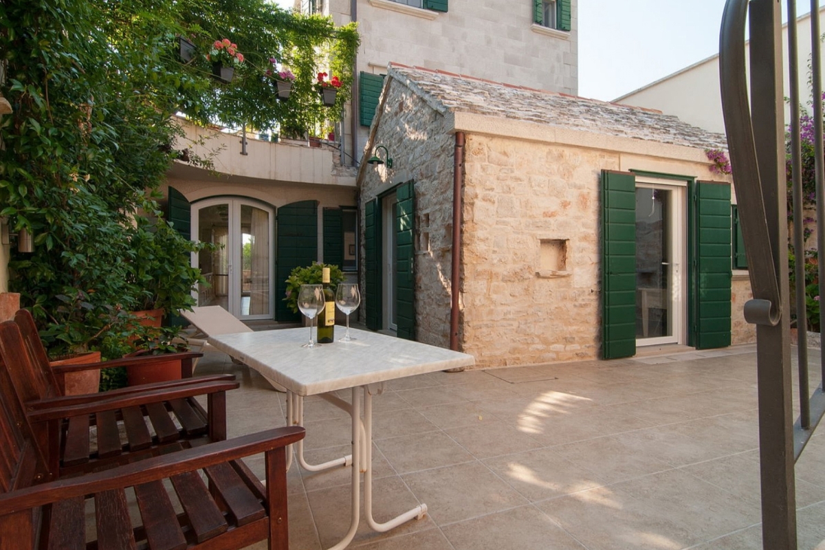 Casa con vista mare e piscina