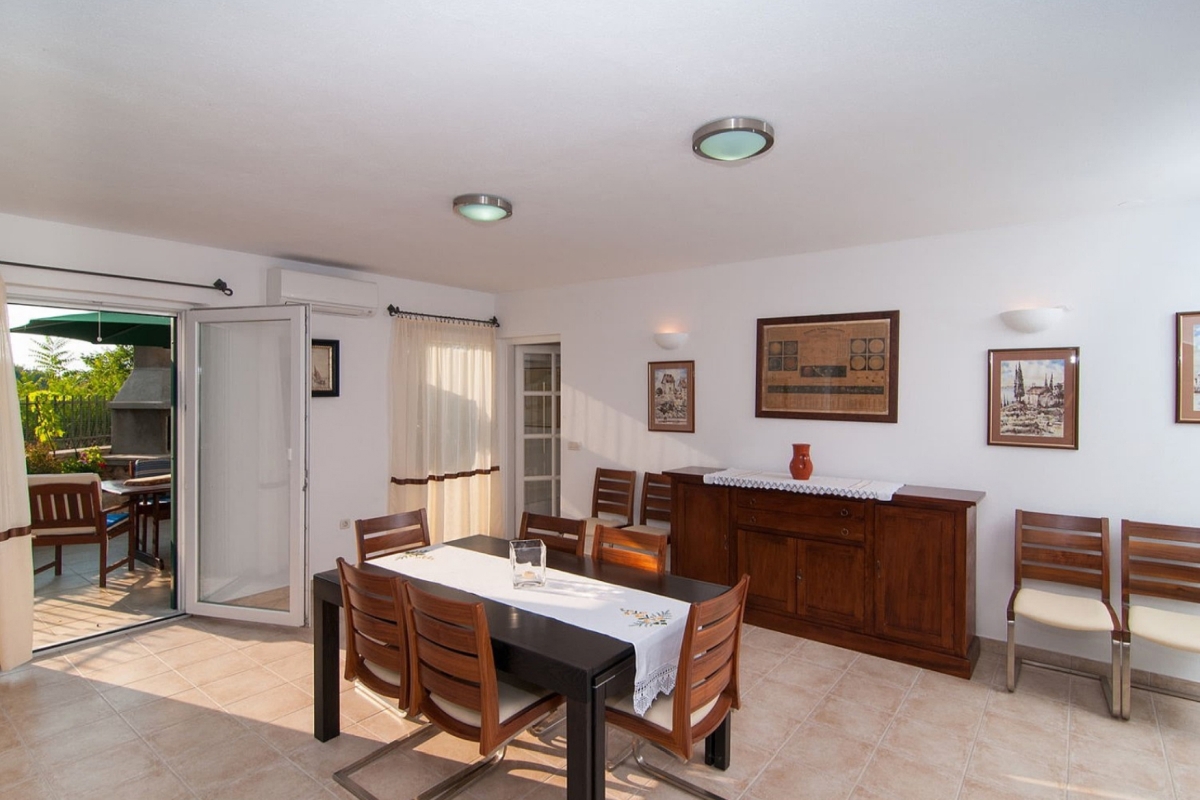 Casa con vista mare e piscina