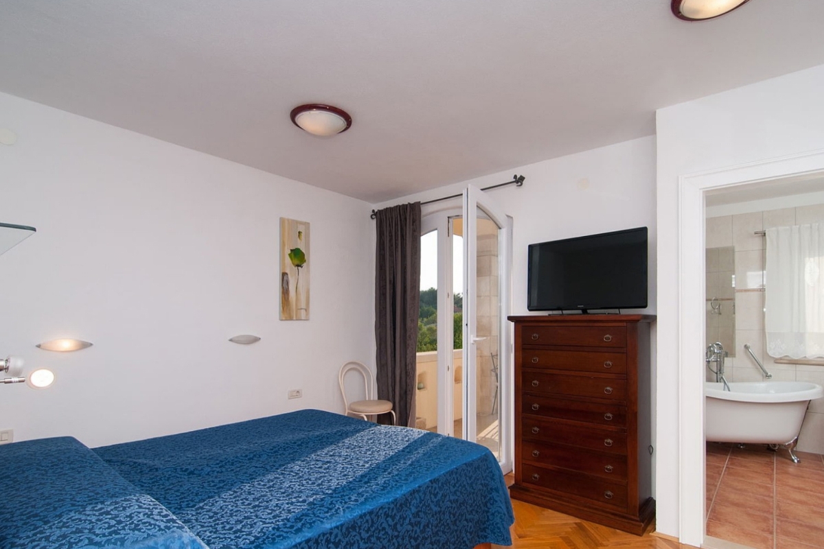 Casa con vista mare e piscina