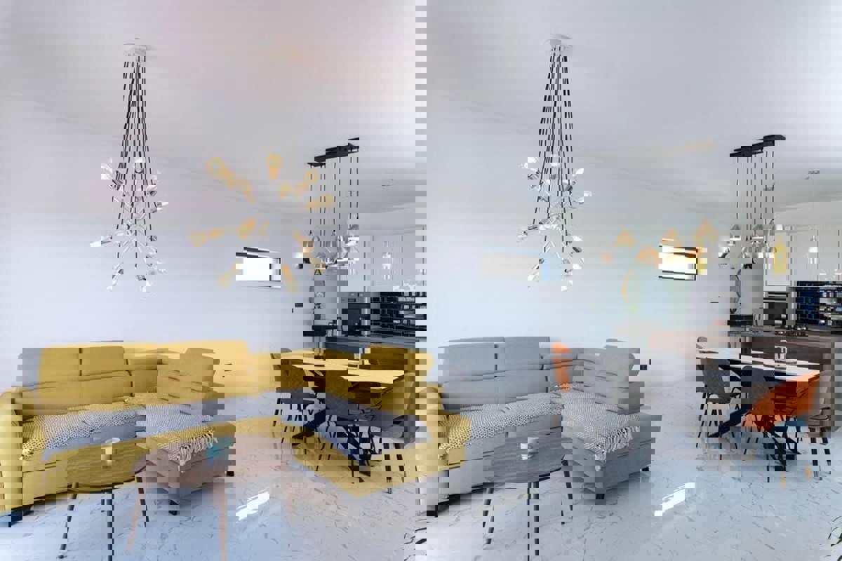 Villa con piscina riscaldata e vista mare