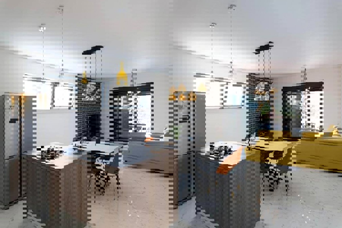 Villa con piscina riscaldata e vista mare