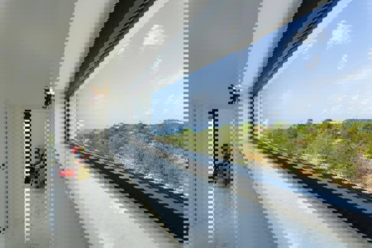 Villa con piscina riscaldata e vista mare