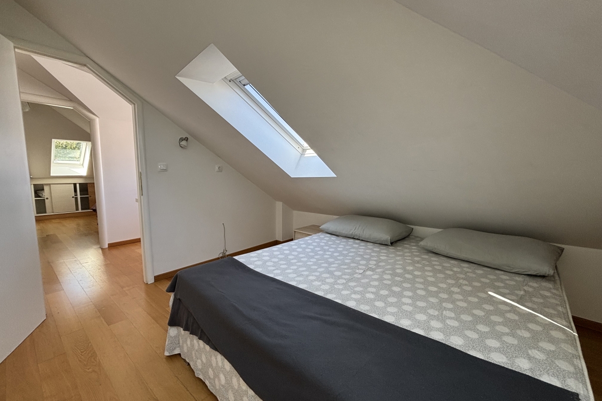 Appartamento arredato con due camere da letto e vista mare in posizione privilegiata