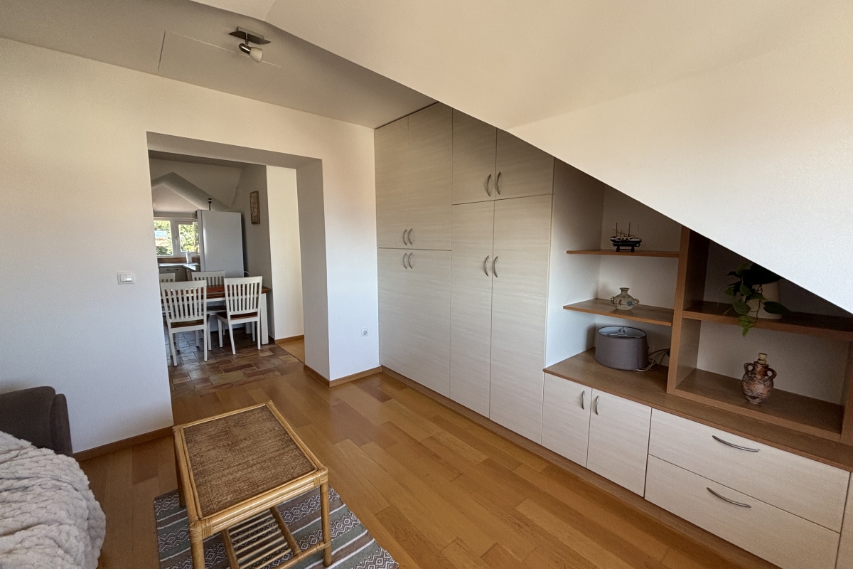 Appartamento arredato con due camere da letto e vista mare in posizione privilegiata