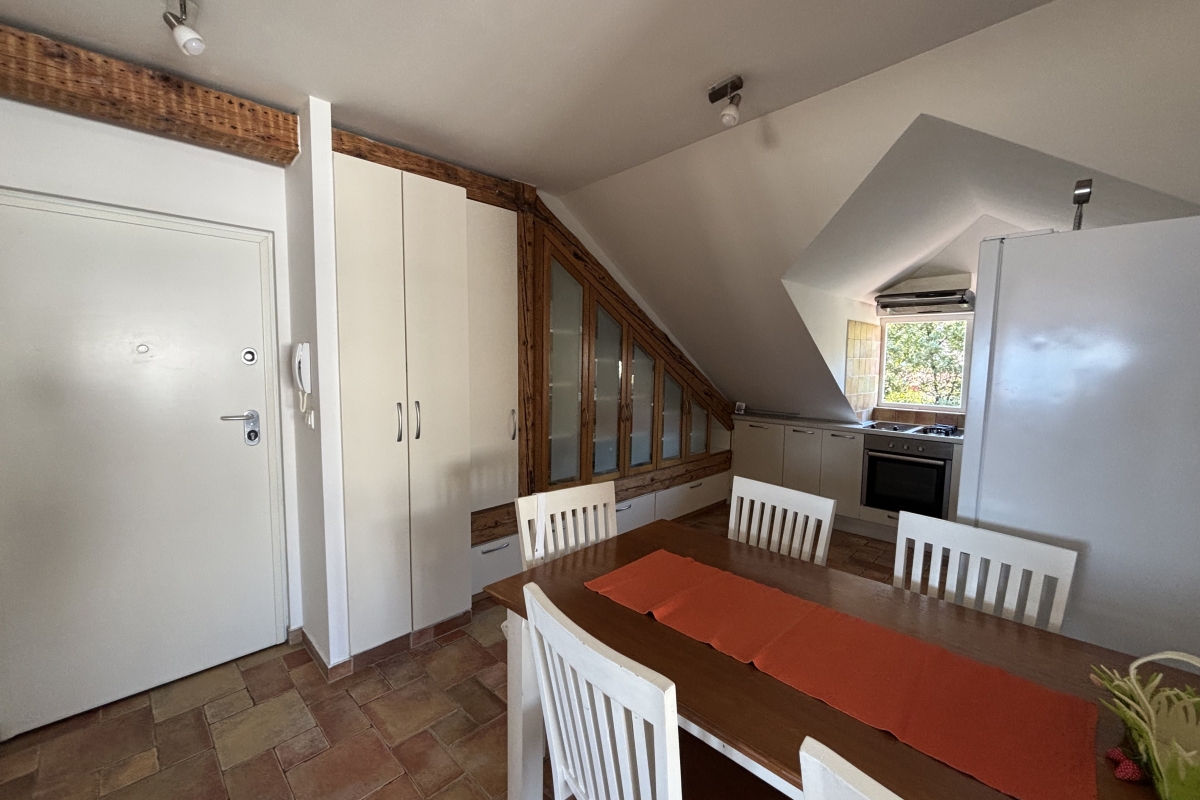 Appartamento arredato con due camere da letto e vista mare in posizione privilegiata