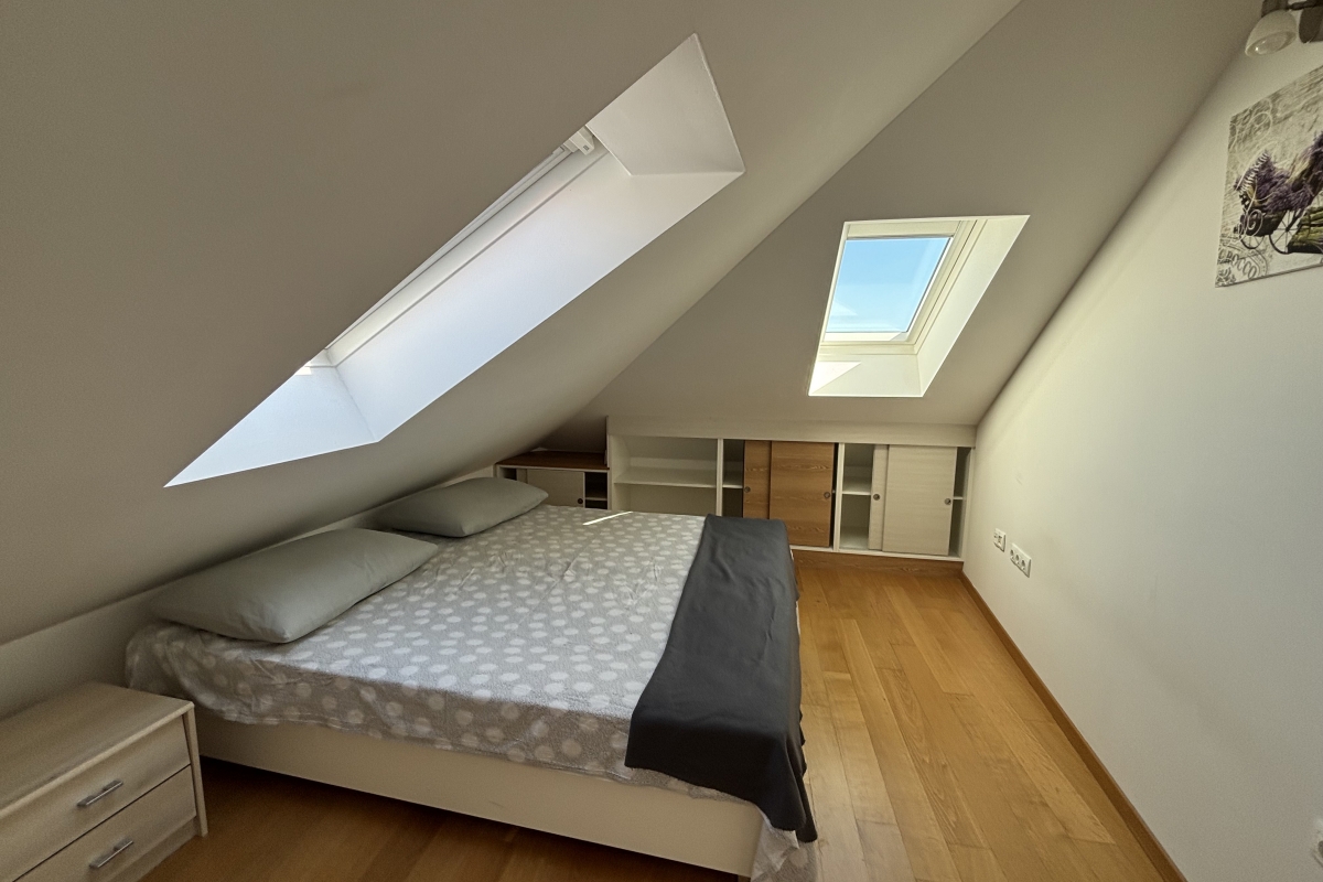 Appartamento arredato con due camere da letto e vista mare in posizione privilegiata