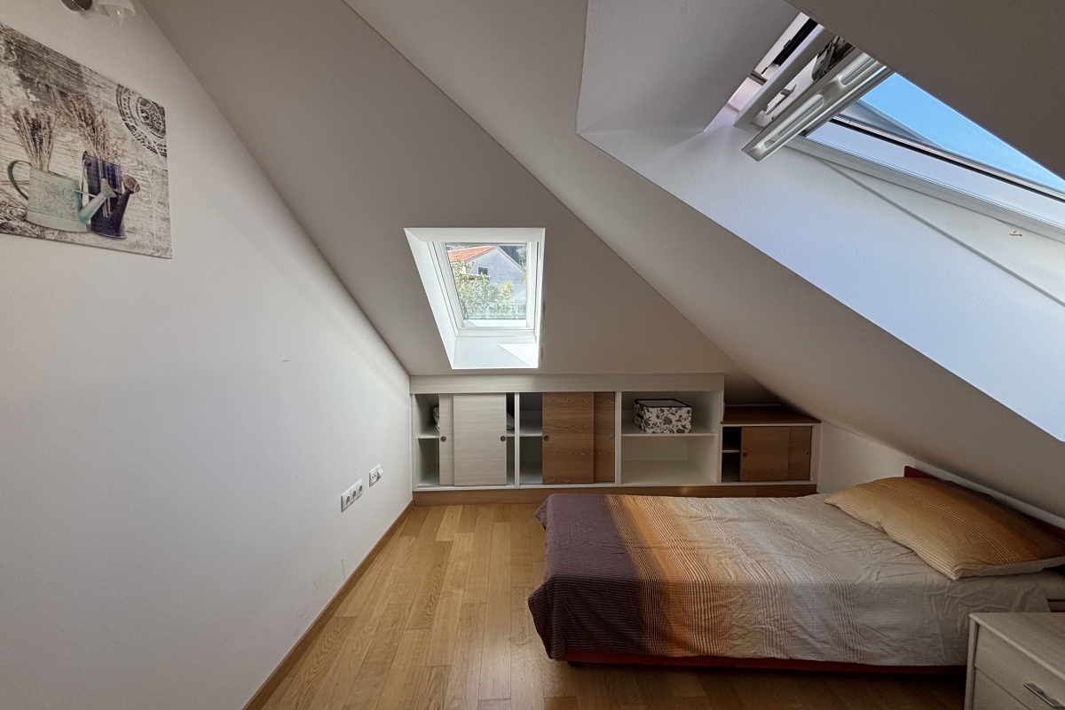 Appartamento arredato con due camere da letto e vista mare in posizione privilegiata