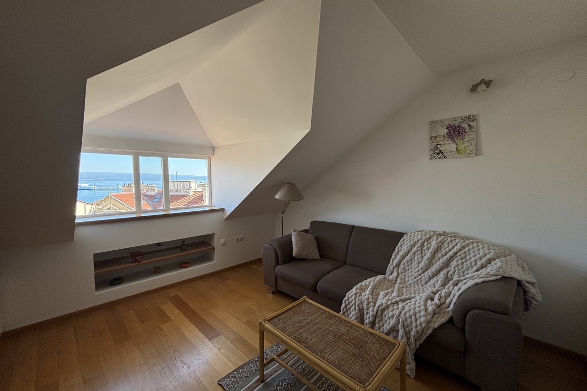 Appartamento arredato con due camere da letto e vista mare in posizione privilegiata