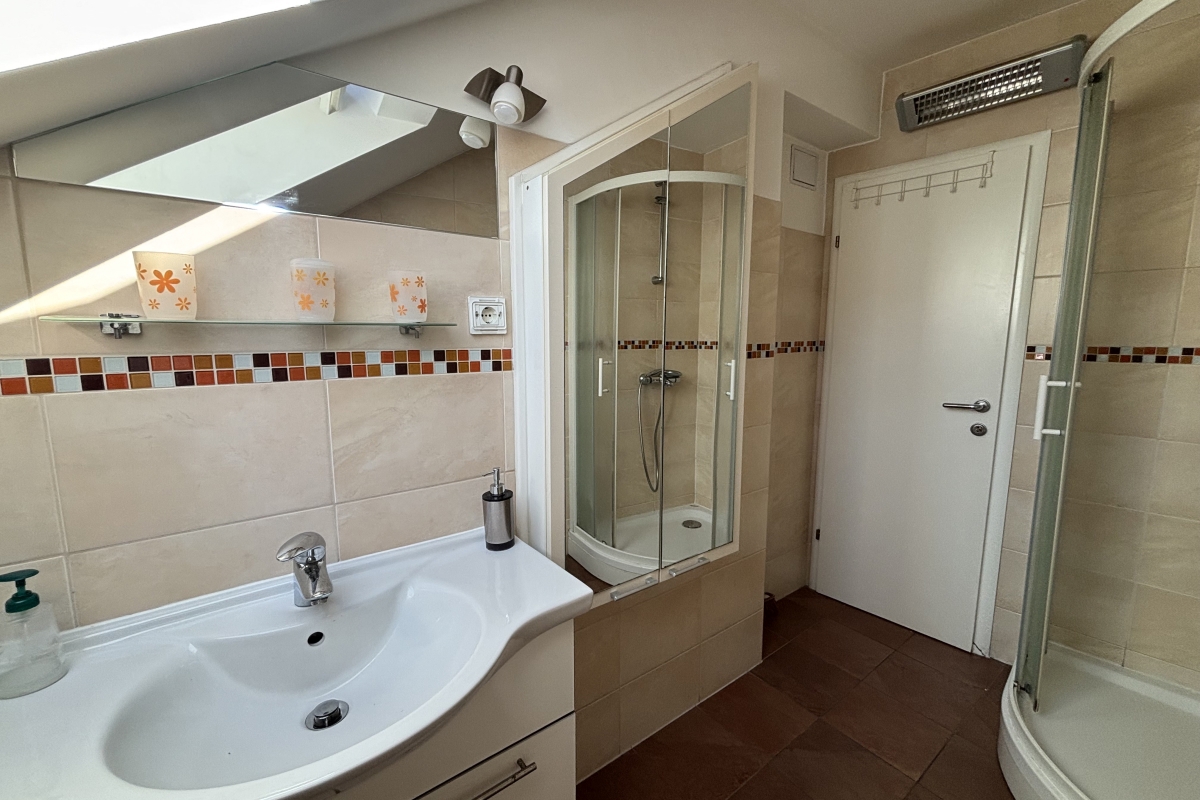 Appartamento arredato con due camere da letto e vista mare in posizione privilegiata