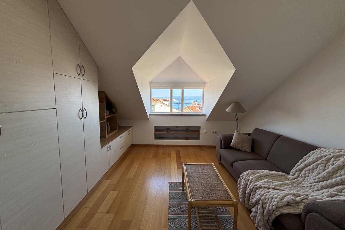 Appartamento arredato con due camere da letto e vista mare in posizione privilegiata