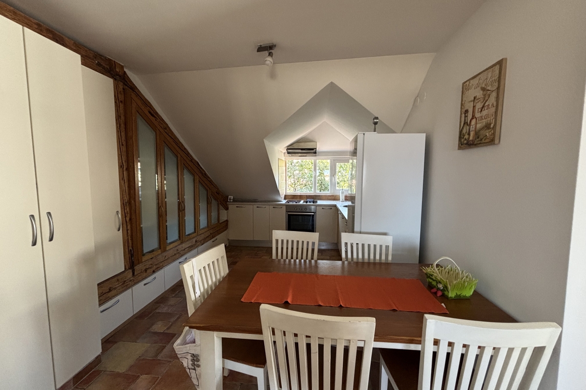 Appartamento arredato con due camere da letto e vista mare in posizione privilegiata