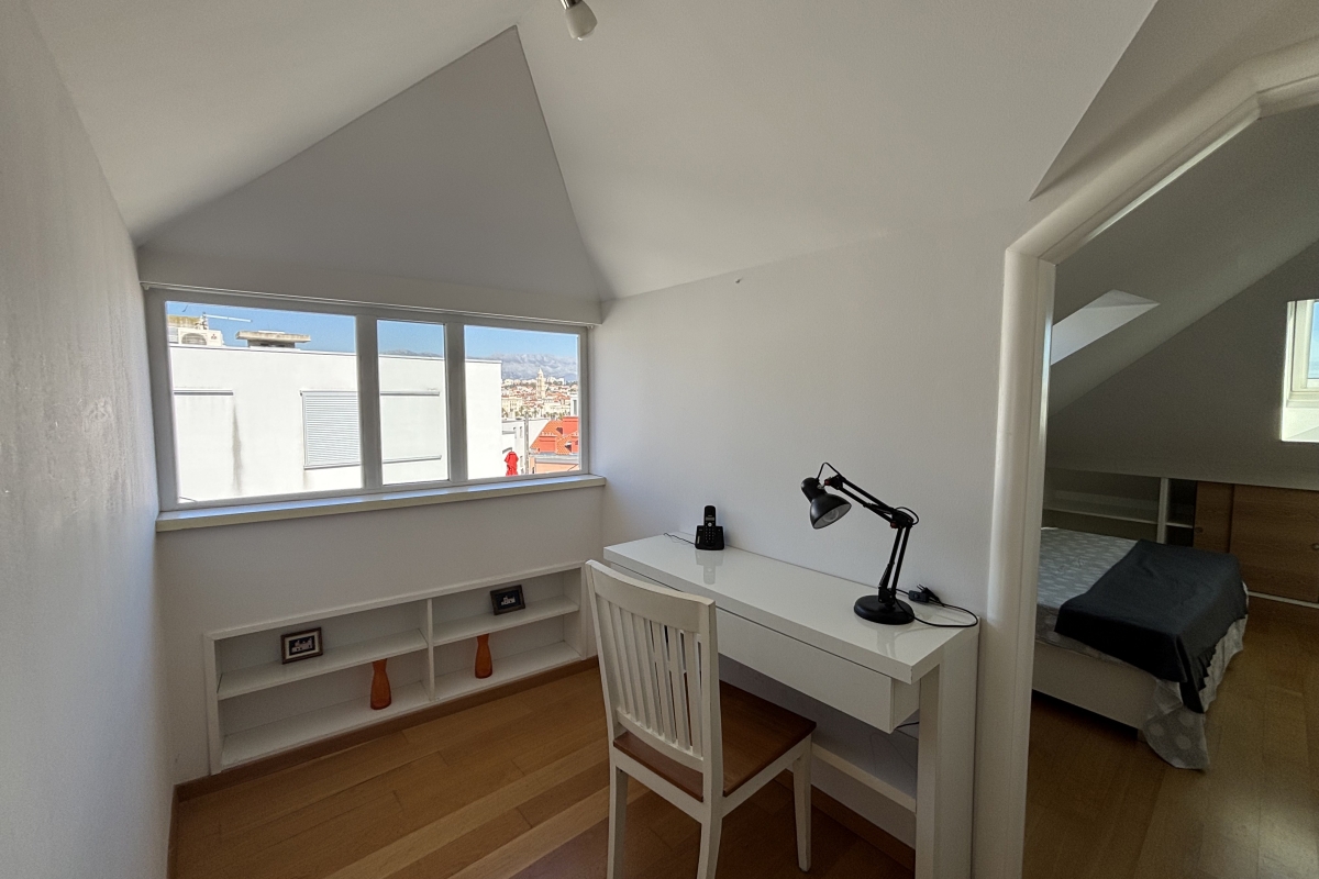 Appartamento arredato con due camere da letto e vista mare in posizione privilegiata